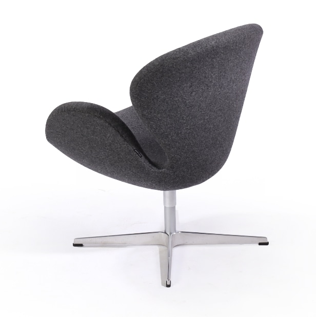 Arne Jacobsen Svanen med grå Divina uld Fritz Hansen 2023