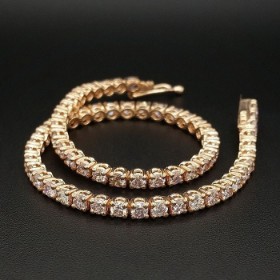 Elegant diamond bracelet in 14kt. pink-gold, adorned with numerous brilliant-cut diamonds totaling approx. 5.00 ct.