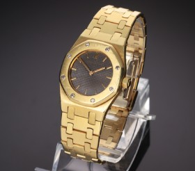 Audemars Piquet 'Royal Oak'. Dameur i 18 kt. guld med grå skive, 1990'erne