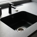 Nolte Küchen. Komplet køkken med køkkenø, bordplade i skifer m/ underlimet vask, samt fuld Bosch hvidevarepakke.