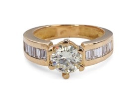 Solitaire- diamantring af 18 kt. guld, i alt ca. 1.93 ct.