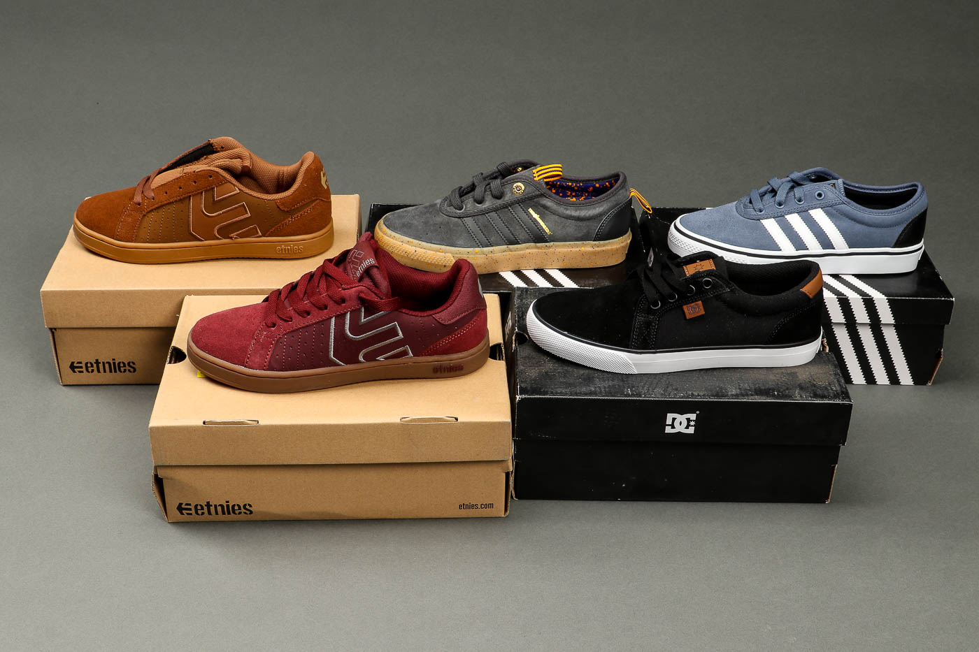 grafisk Stor mængde fedt nok Adidas, Etnies, DC shoes. Fem par sko. Str. EUR 38 (5) | Lauritz.com
