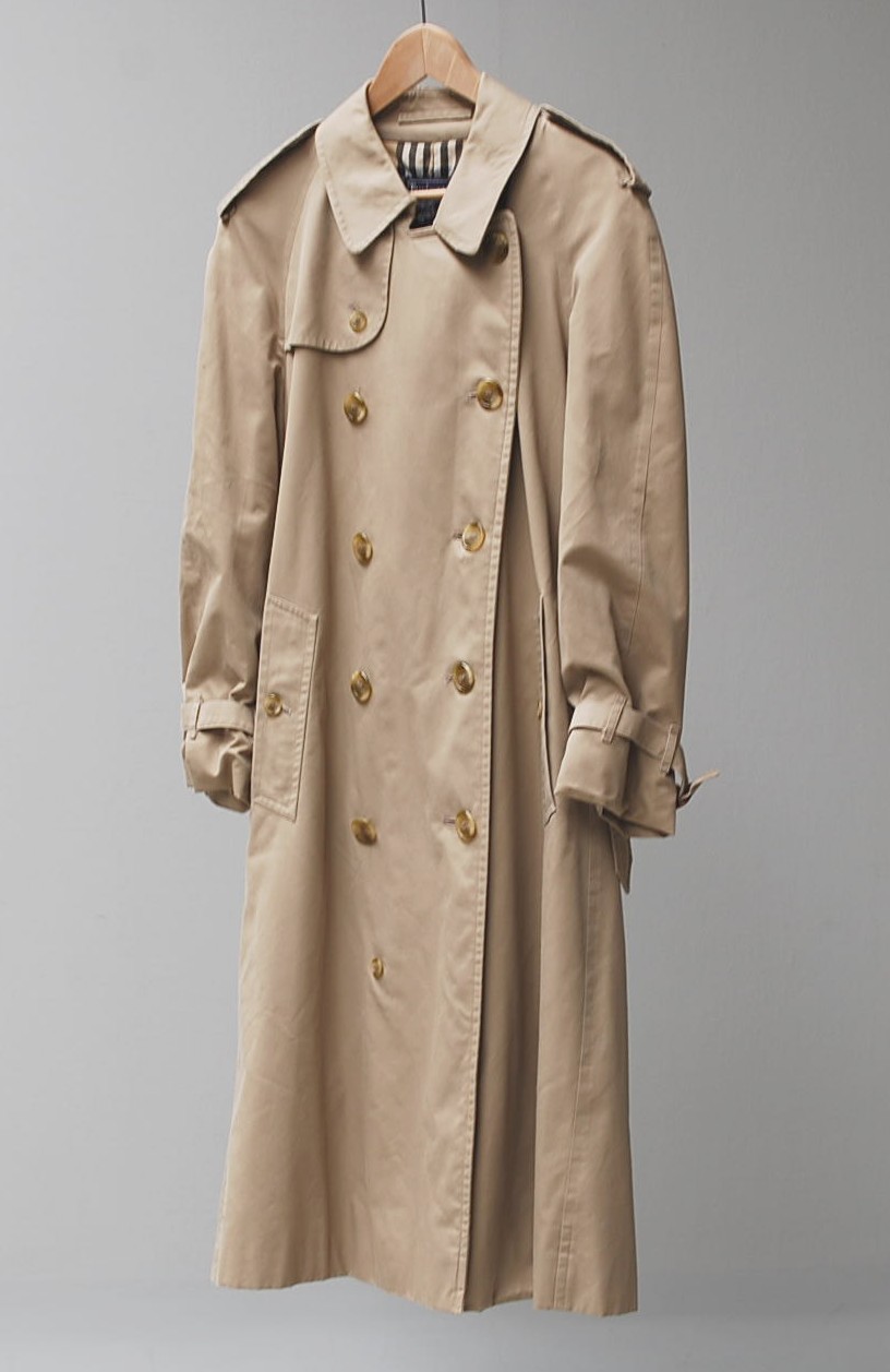 Burberry dame-trenchcoat vare er sat til omsalg under nyt varenummer 2060276 | Lauritz.com