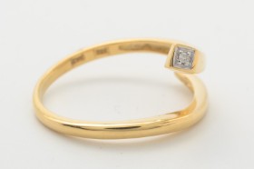 Ring med brillant på ca. 0.005 ct. 14 kt. guld, str. 54