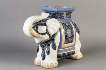 Kinesisk skammel af porcelæn iform af en elefant
