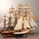 Samling modelskibe af træ med stofsejl (4) 