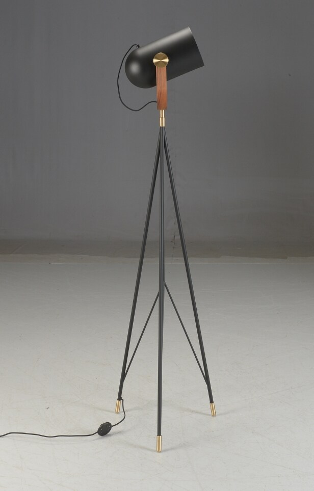 Markus Johansson for Le Klint. Standerlampe model Carronade.