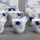 Royal Copenhagen. 'Blå Mega' musselmalet service af porcelæn (21)
