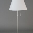 Paolo Rizzatto for Luceplan. Bordlampe, model Costanza 