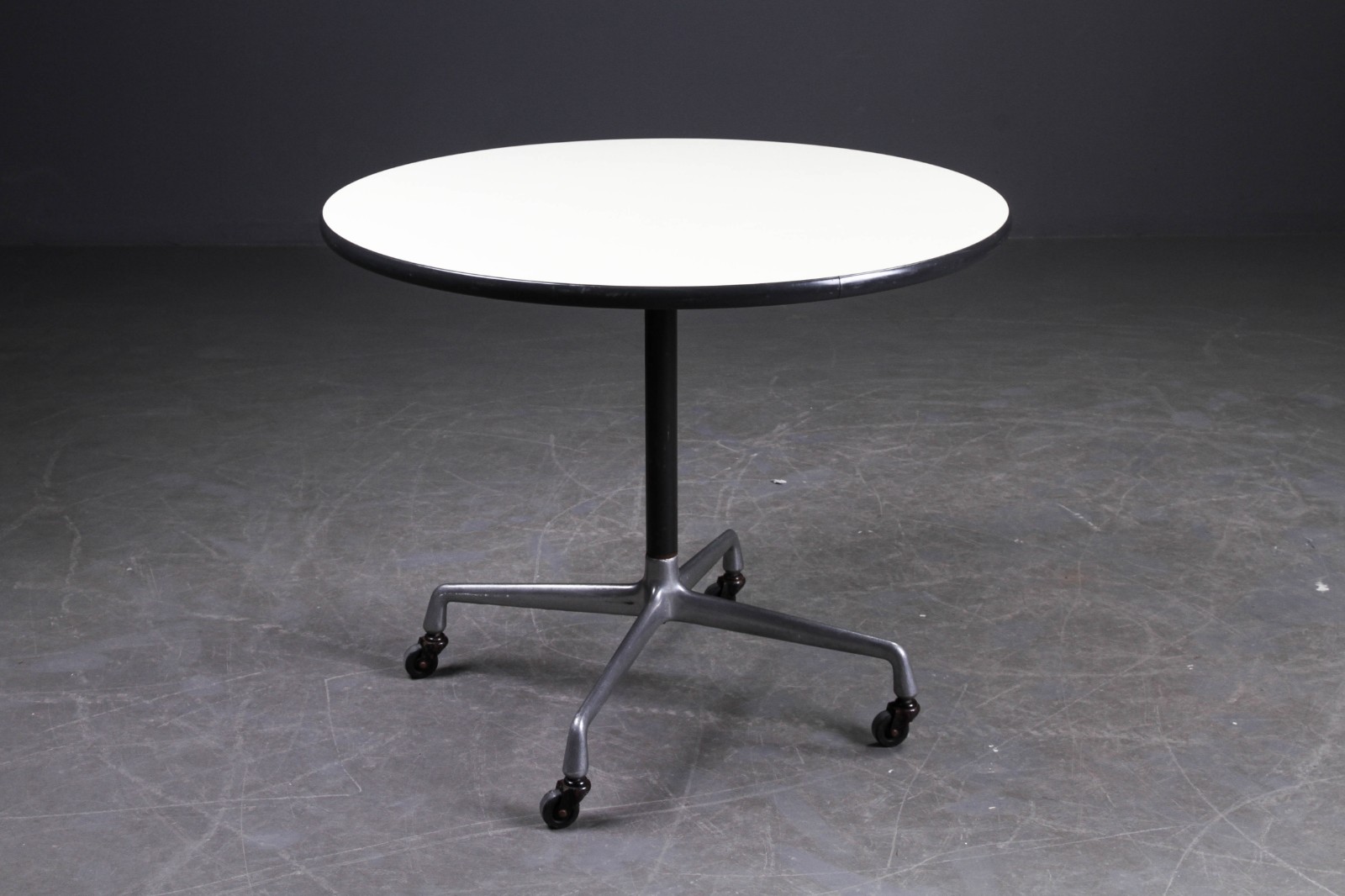 Charles Og Ray Eames Rundt Bord Segmented Table Cm Lauritz Com