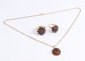 Garnet jewelery in 14 kt. gold and sterling silver (4)