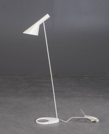 Arne Jacobsen. AJ standerlampe