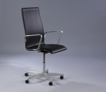 Arne Jacobsen. Oxford kontorstol, model 3291 Sort læder.
