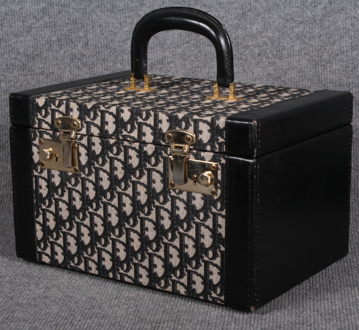 Christian Dior, beauty box och kuvertväskor (3) | Lauritz.com