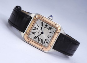 Cartier 'Santos Dumont'. MIdsize dameur i 18 kt. roséguld og stål med sølvfarvet skive, ca. 2020