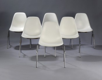 Charles Eames. Sæt på seks skalstole, model DSS, hvid polypropylen. (6)