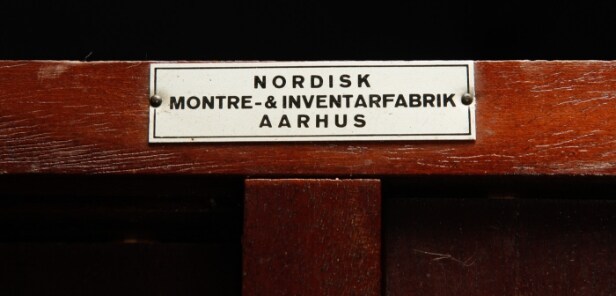 Stor vitrine/udstillingsskab