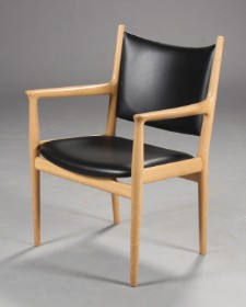 Hans J. Wegner for Johannes Hansen. Armstol, model JH-513,