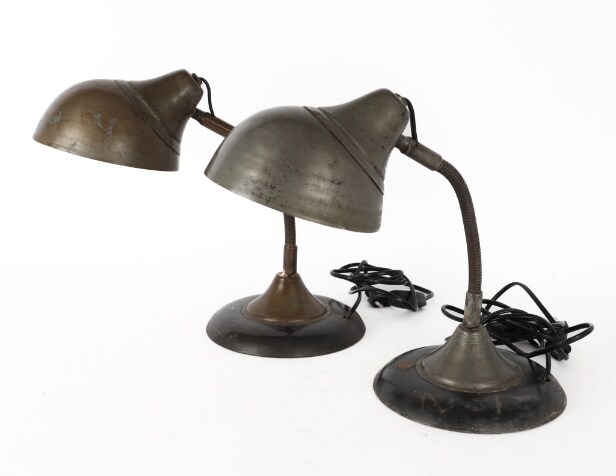 To franske bordlamper af metal, 20. årh.  (2)