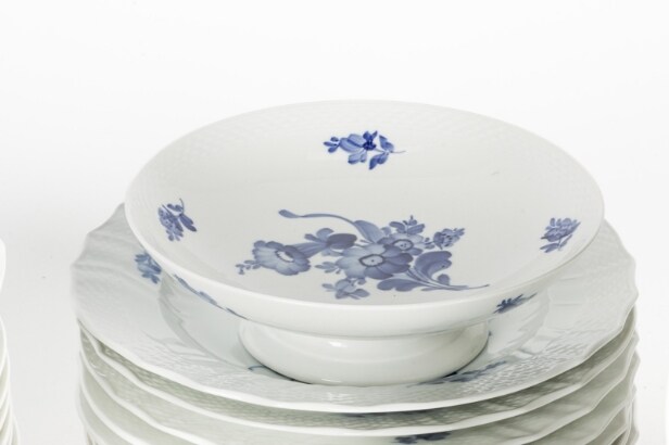 Royal Copenhagen.  'Blå Blomst'.  Service af porcelæn ( 72)