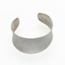 Anette Juul Jacobsen. Armring af sterlingsølv