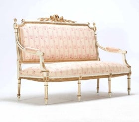 Sofa af delvist forgyldt og hvidmalet træ. Louis XVI form. 19tallets 1. halvdel.