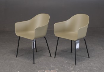 Norm Architects for Menu. Par skalstole. Model Harbour Dining Chair (2)