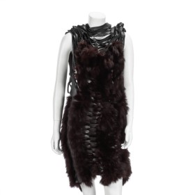 7164 - Anne Ventzel for Kopenhagen Fur. Dress made of leather and fox fur. size 32/34