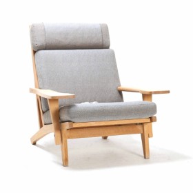 Hans J. Wegner (1914-2007) for Getama: Lænestol af egetræ, model GE735