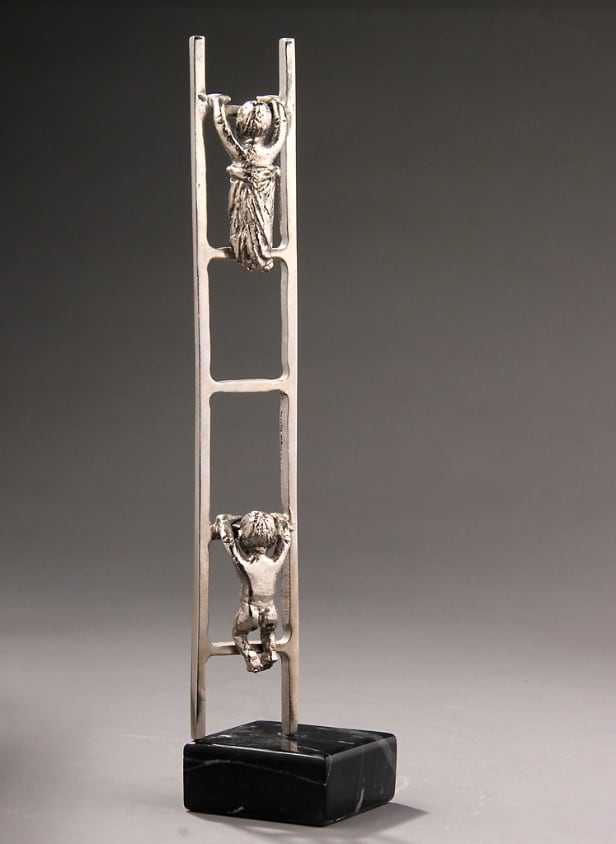 Marco Evaristti, cd. 'Kravlende børn på stige'. Skulptur af bronze