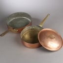 Henning Koppel for Georg Jensen m.fl. En samling pander/gryder af kobber (5)