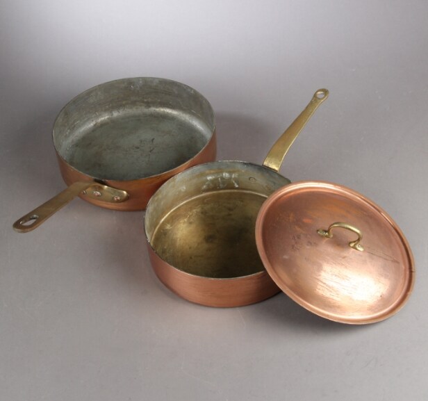 Henning Koppel for Georg Jensen m.fl. En samling pander/gryder af kobber (5)
