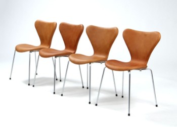 Arne Jacobsen. Series 7 chairs, Model 3107. Ny højde. (4)