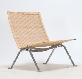 Poul Kjærholm for Fritz Hansen: PK 22, chair with frame of matt chrome-plated steel, wicker of peddig pipe.