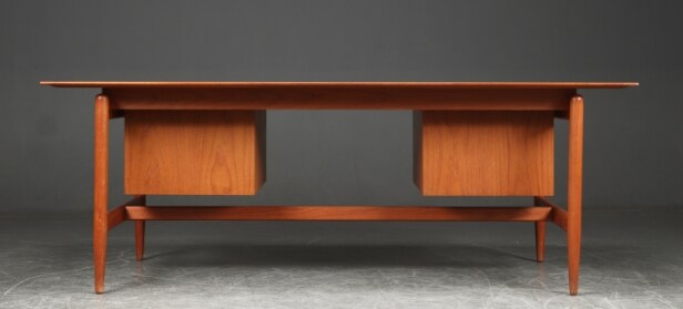 Finn Juhl. Skrivebord af teak
