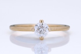 Diamant solitaire ring af 14 kt. guld med diamant, 0.50 ct. GIA certifikat medfølger.