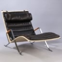 Preben Fabricius & Jørgen Kastholm. 'Græshoppen', chaiselongue i sort læder, model FK 87