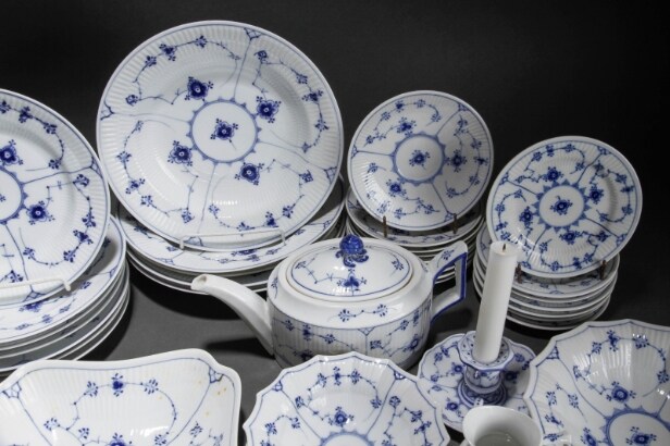 Royal Copenhagen. Musselmalet riflet service af porcelæn (62)
