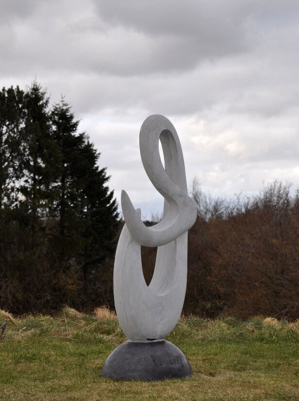 Ru Long: Skulptur af upoleret sort marmor Denne vare er sat til omsalg under nyt varenummer 2917077