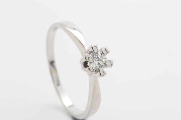 Solitaire ring with brilliant-cut approx. 0.15 ct. 14 kt. white gold, size 52